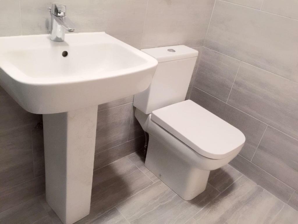 Abbey Wood Station Five Bedroom Self Contained House 외부 사진