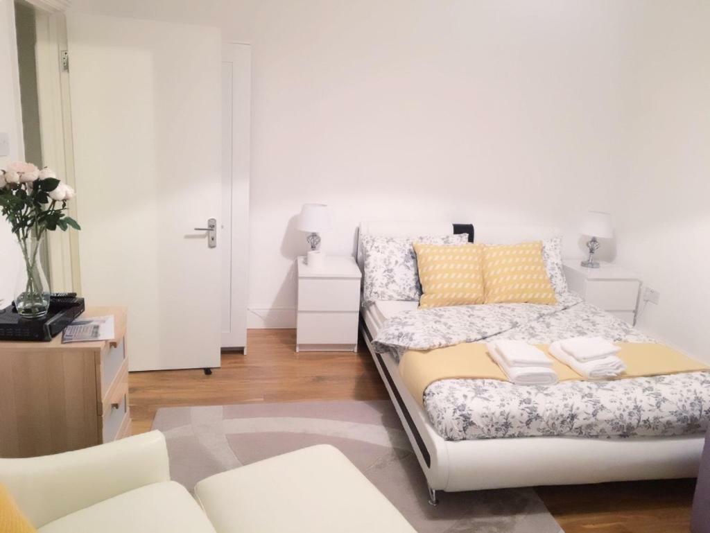 Abbey Wood Station Five Bedroom Self Contained House 외부 사진