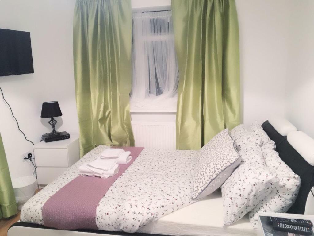 Abbey Wood Station Five Bedroom Self Contained House 외부 사진